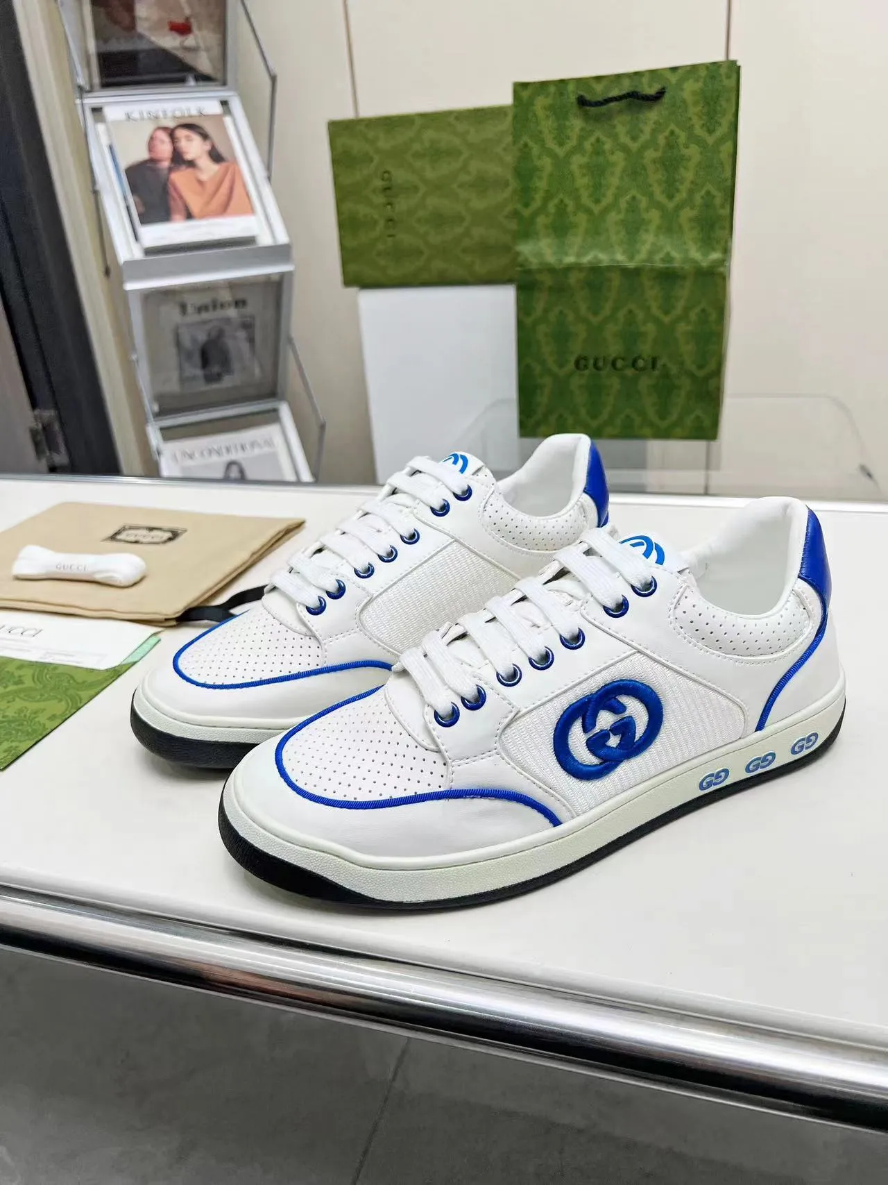 P620 💞💞Gucci G Home’s latest popular sports shoes, couple’s style, casual, retro white shoes 🌸🌸🌸 New popular series. The exquisite and compact interlocking double G logo romantically interprets the aesthetic concept of this series. Made of off-white leather, retro inspiration is cleverly blended into the sneaker design to reinterpret the brand logo. Exquisitely packaged at the delivery counter 🛍📦 ▪️Fabric: Original custom-made imported first-layer cowhide leather ▪️Lining: Original custom-made imported cowhide lining ▪️Outsole: Original molded two-color TPU outsole ▪️Size: Women's 35-40 / Men's 39-45